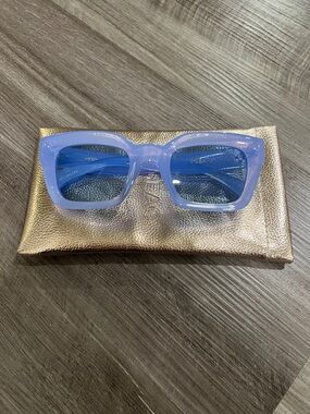Women's Pastel Blue Square Sunglasses - Modern Fashion Accessory